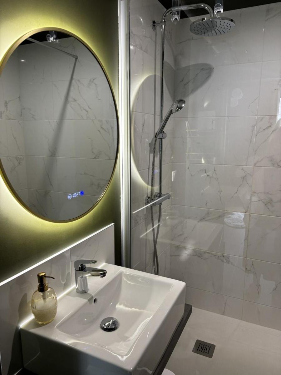 Hotel Le Tiburon Шербур-ан-Котентан Екстериор снимка
